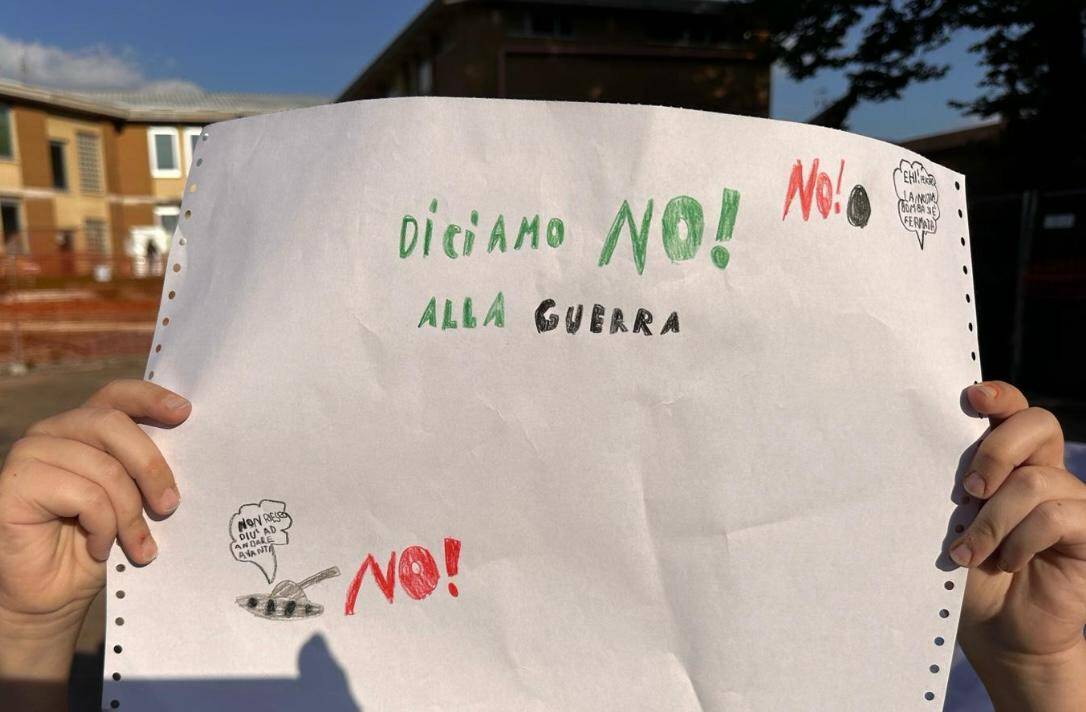 Pace "per tutti i bambini del mondo": da Rescaldina uno striscione al corteo di Milano per Gaza