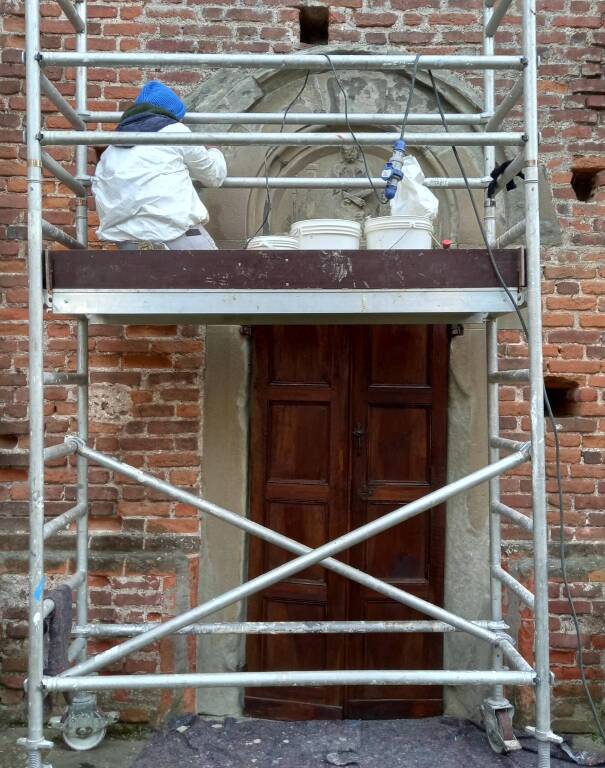 Restauro porta lignea settentrionale Collegiata