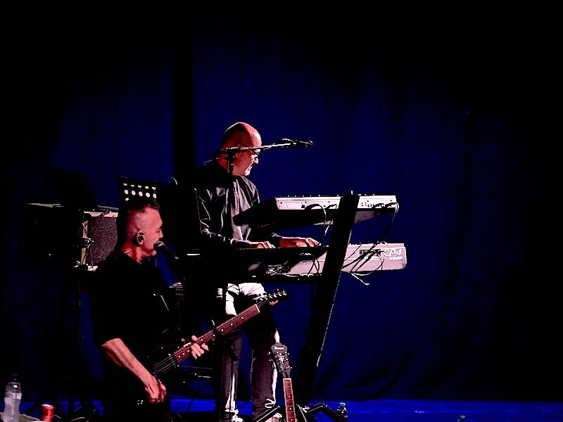 Risate e applausi al Teatro di Varese: la serata con Andrea Pucci