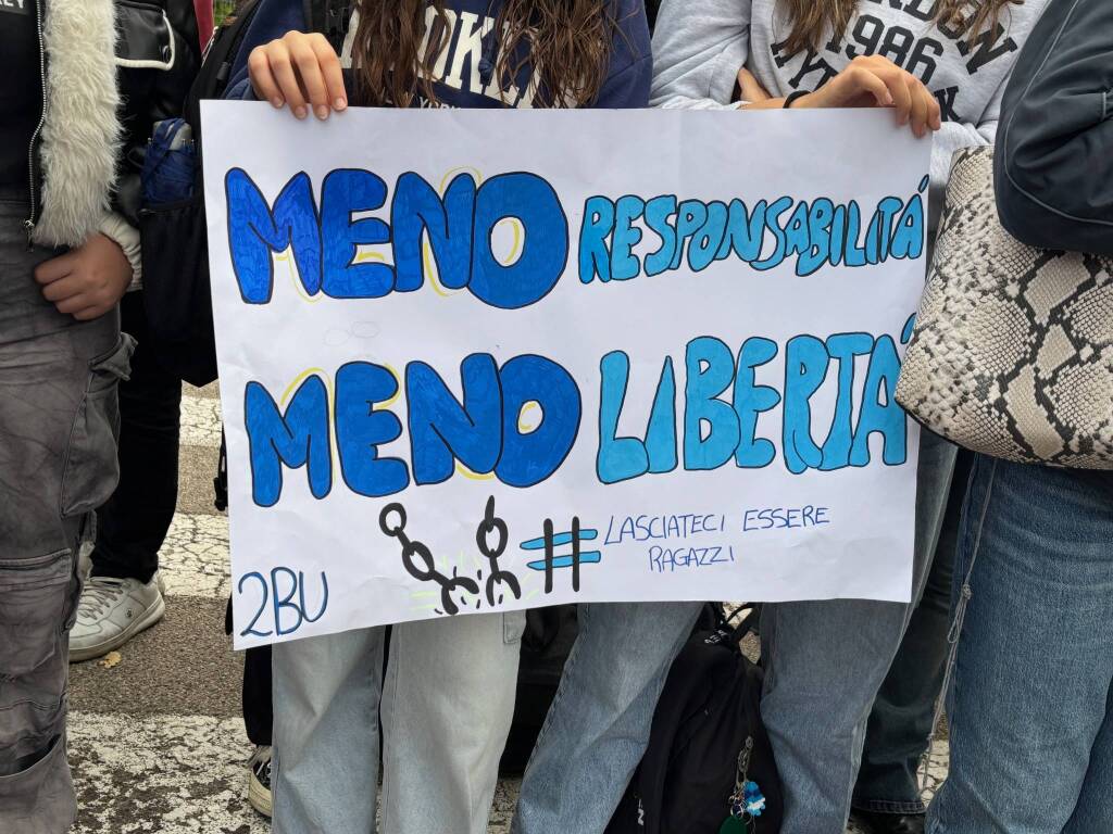 Sciopero degli studenti al liceo Marie Curie di Tradate