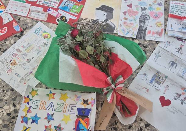 scuola primaria gavirate omaggio carabinieri