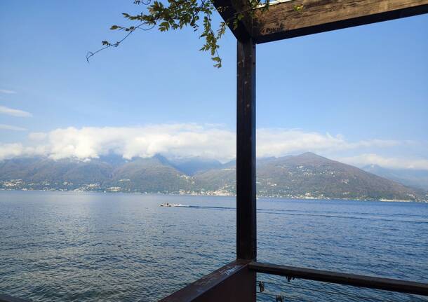 Si tinge d’autunno il Lungolago di Luino