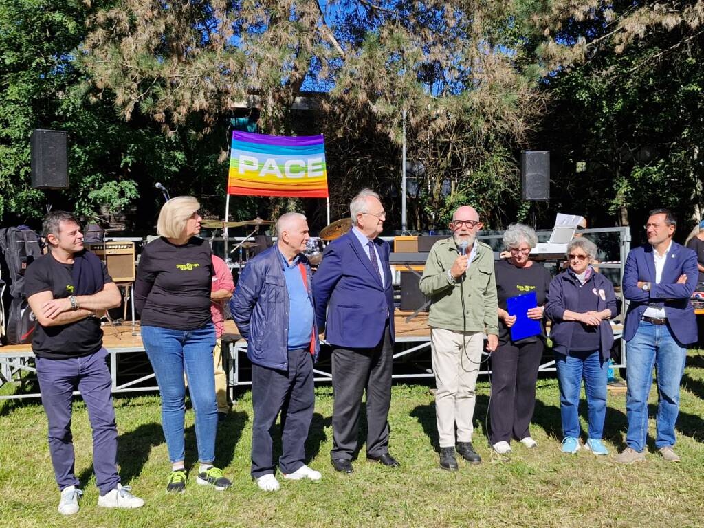 Taglio del nastro per il nuovo murale inclusivo all'ingresso del CPS di Legnano