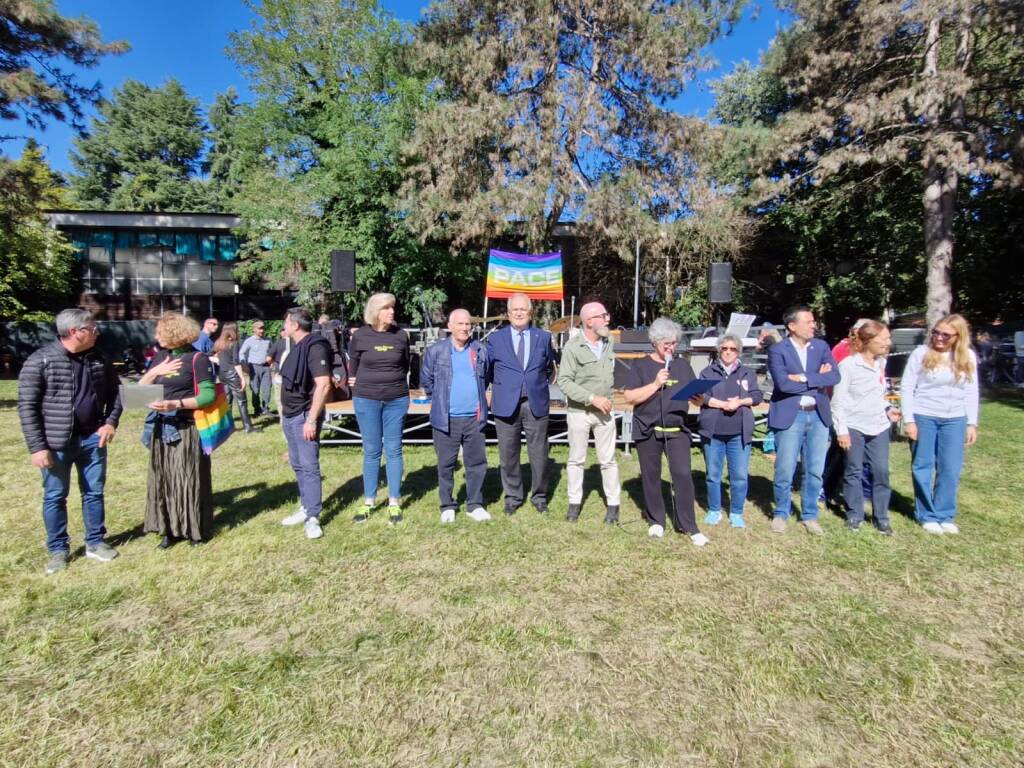 Taglio del nastro per il nuovo murale inclusivo all'ingresso del CPS di Legnano