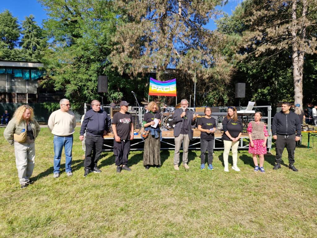 Taglio del nastro per il nuovo murale inclusivo all'ingresso del CPS di Legnano