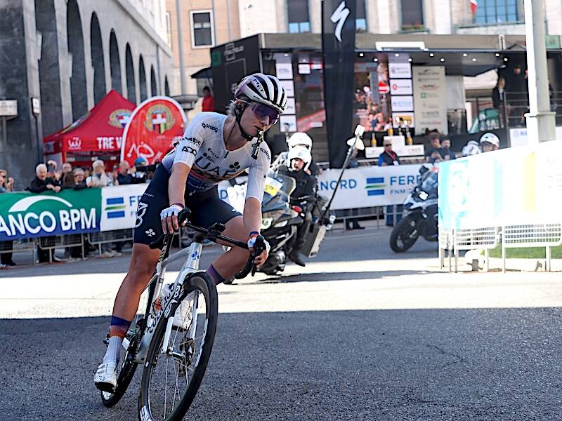 Tre Valli Women - la volata e la premiazione