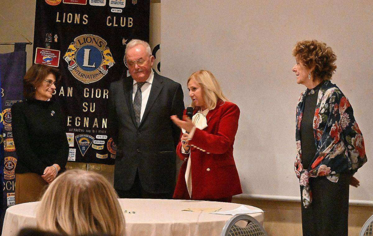 Alla giornalista e scrittrice Simona De Santis l'edizione 2025 del premio "Distintamente Donna"