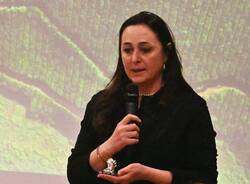 Alla giornalista e scrittrice Simona De Santis l'edizione 2025 del premio "Distintamente Donna"