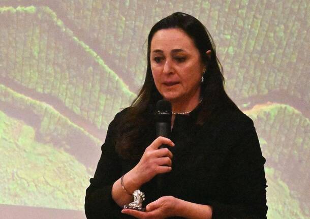 Alla giornalista e scrittrice Simona De Santis l'edizione 2025 del premio "Distintamente Donna"