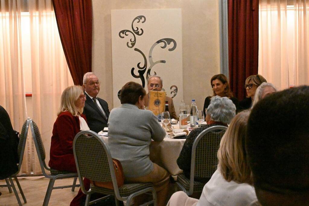 Alla giornalista e scrittrice Simona De Santis l'edizione 2025 del premio "Distintamente Donna"