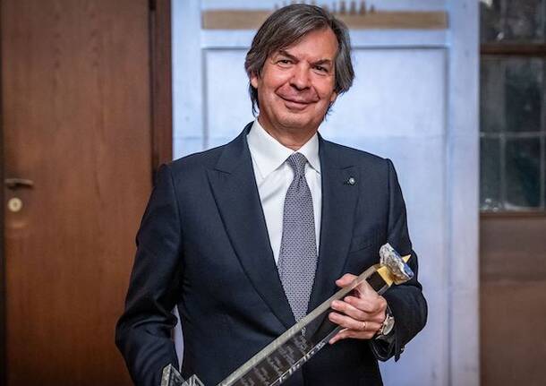 Carlo Messina premiato a Francoforte: “Banchiere europeo del 2024”