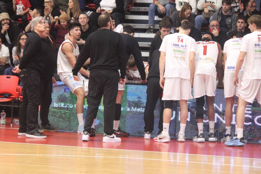 Basket Legnano sfida Gema Montecatini - Foto di Bernasconi 