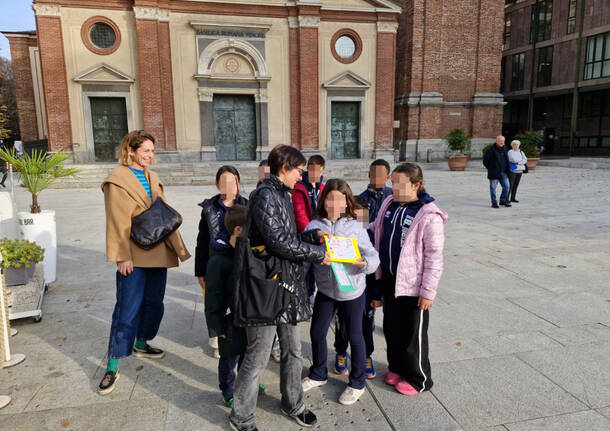 Bimbi delle Barbara Melzi in piazza a Legnano per la Giornata della Gentilezza