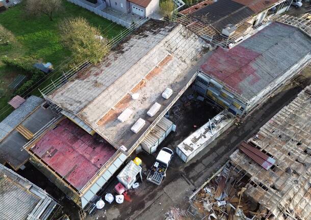 I lavori di bonifica dell’ex pollaio La Lunga a Bardello