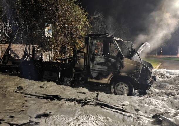 camper in fiamme a Canegrate 11 novembre