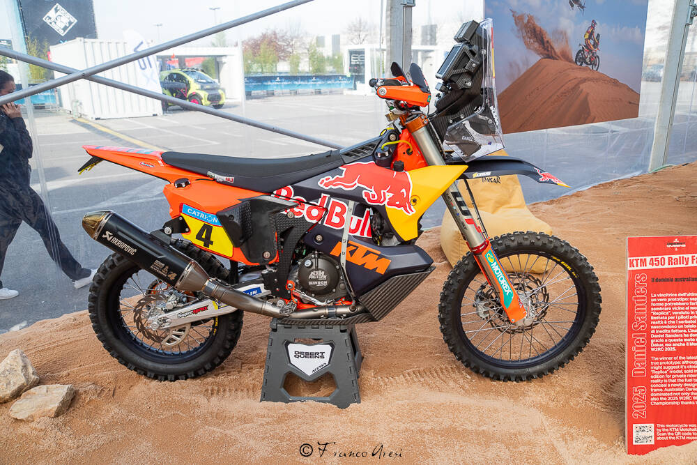 Le moto della Dakar in mostra a Eicma