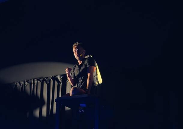 STRETTO: un viaggio poetico tra mito e memoria. Stefano Panzeri torna a Varese