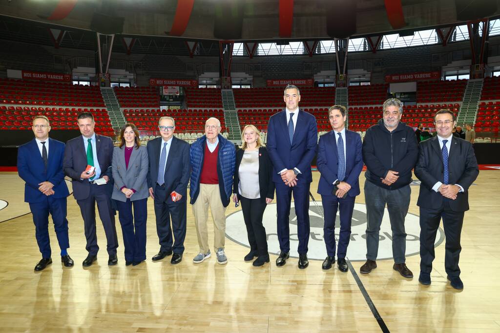 La moneta della Pallacanestro Varese presentata al palasport di Masnago