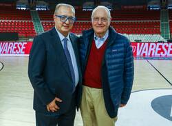 La moneta della Pallacanestro Varese presentata al palasport di Masnago