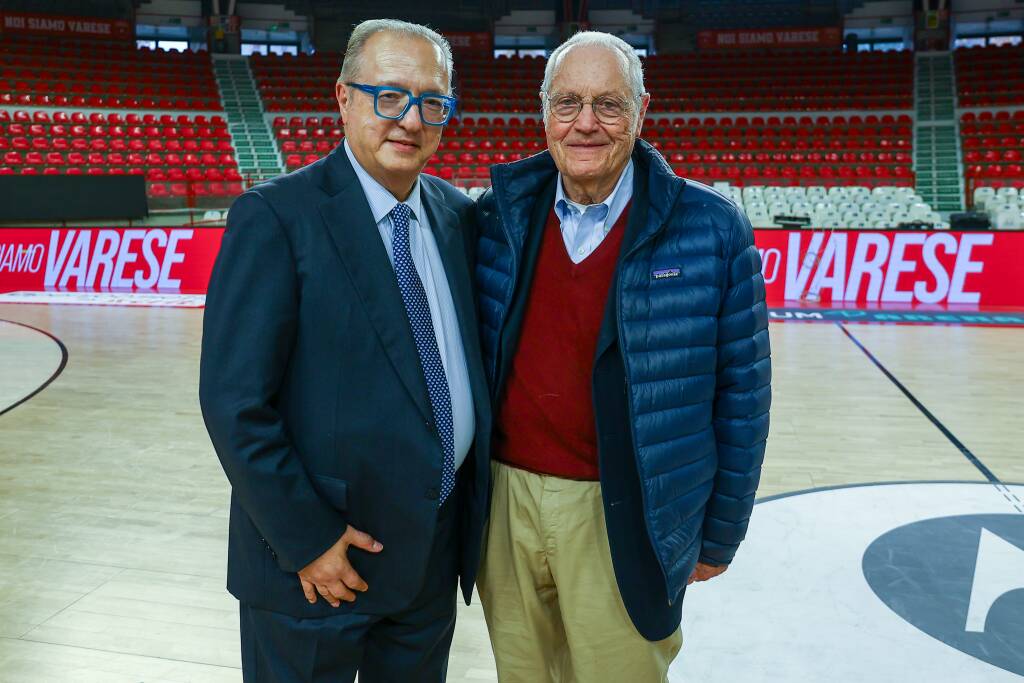 La moneta della Pallacanestro Varese presentata al palasport di Masnago