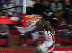 La Openjobmetis vince il derby contro Cantù