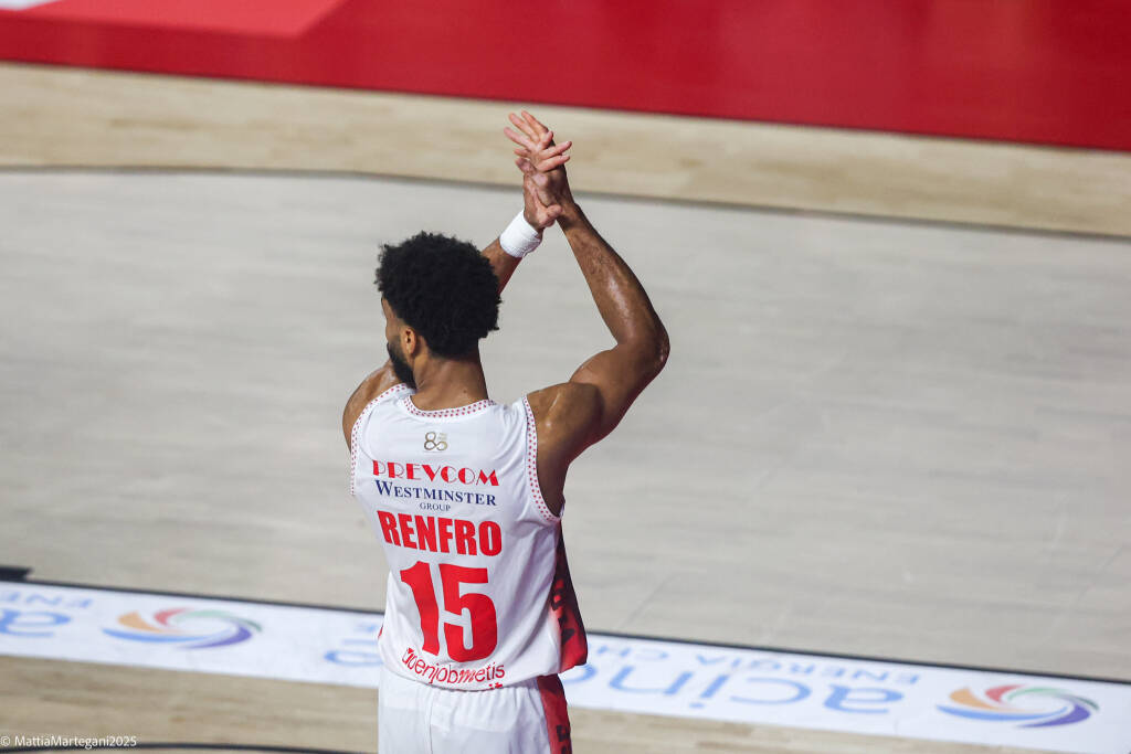 La Openjobmetis vince il derby contro Cantù