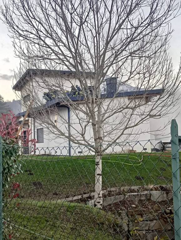 Brucia una casa a Brezzo di Bedero