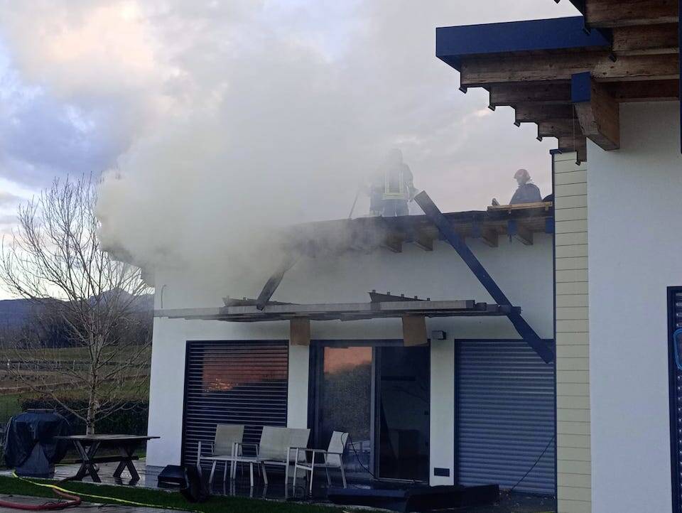 Brucia una casa a Brezzo di Bedero