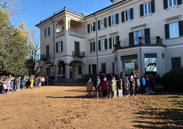 Casciago, la scuola diffonde amore e gentilezza con una mostra itinerante
