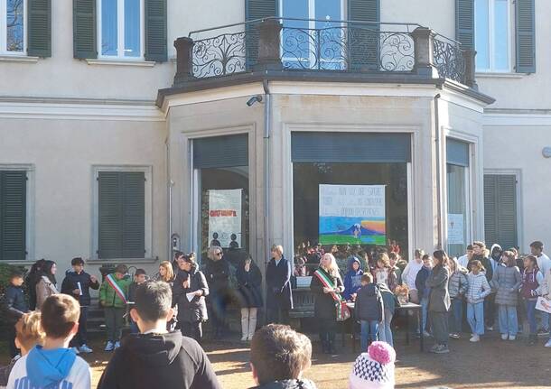 Casciago, la scuola diffonde amore e gentilezza con una mostra itinerante