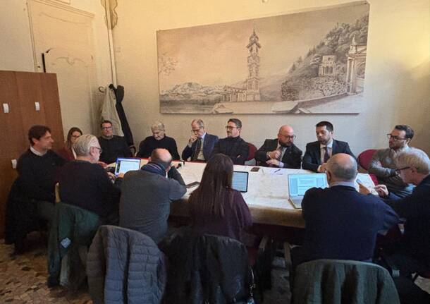 conferenza stampa centro destra varese