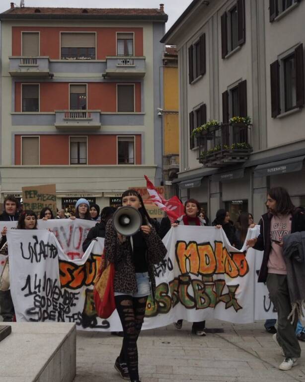 Corteo a Legnano per lo sciopero di Unione degli Studenti