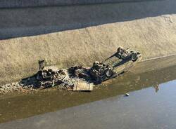 Dal canale in secca spuntano auto perdute 
