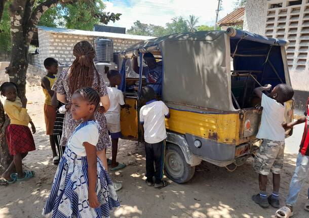 Elina, la "fatina tuttofare" della scuola di Gede