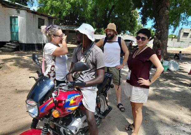 Elina, la "fatina tuttofare" della scuola di Gede