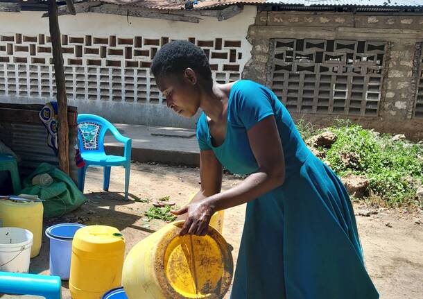 Elina, la “fatina tuttofare” della scuola di Gede