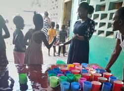 Elina, la "fatina tuttofare" della scuola di Gede