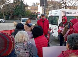 Flash mob a Varese dello SPI CGIL