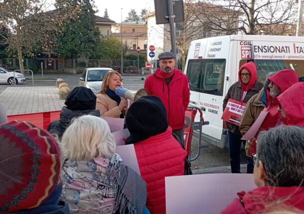 Flash mob a Varese dello SPI CGIL