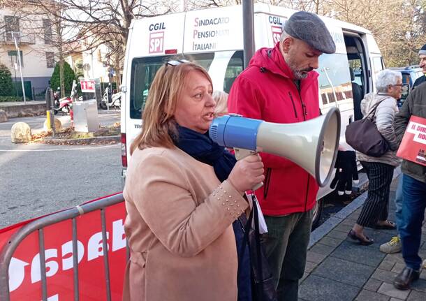 Flash mob a Varese dello SPI CGIL