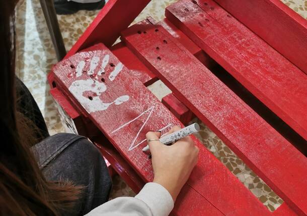 Gli studenti dell’Einaudi di Varese dicono “no” alla violenza di genere