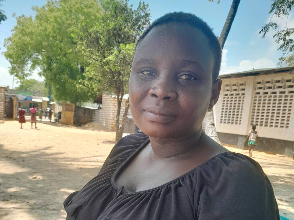 Habu, l'insegnante che sogna un futuro migliore per i bambini di Gede