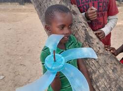 Habu, l'insegnante che sogna un futuro migliore per i bambini di Gede