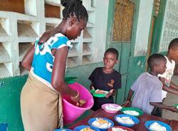 Il focolare delle sorelle Chikutu, che sfama i bambini della scuola di Gede
