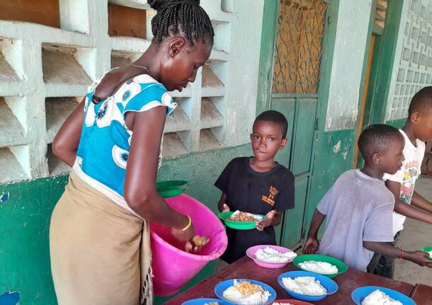 Il focolare delle sorelle Chikutu, che sfama i bambini della scuola di Gede
