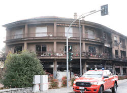 Il girono dopo l'incendio di Laveno