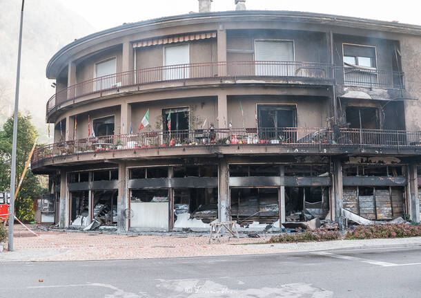 Il girono dopo l'incendio di Laveno