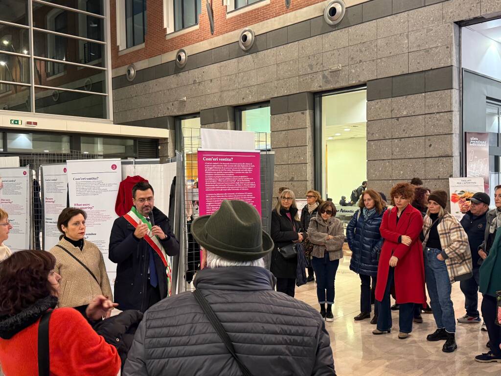 Inaugurata la mostra “Com’eri vestita?”