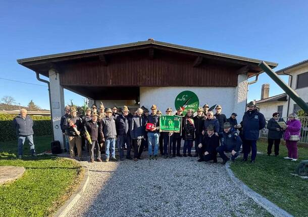 Inaugurati agli alpni di Malnate Defibrillatore e statua della Vergine