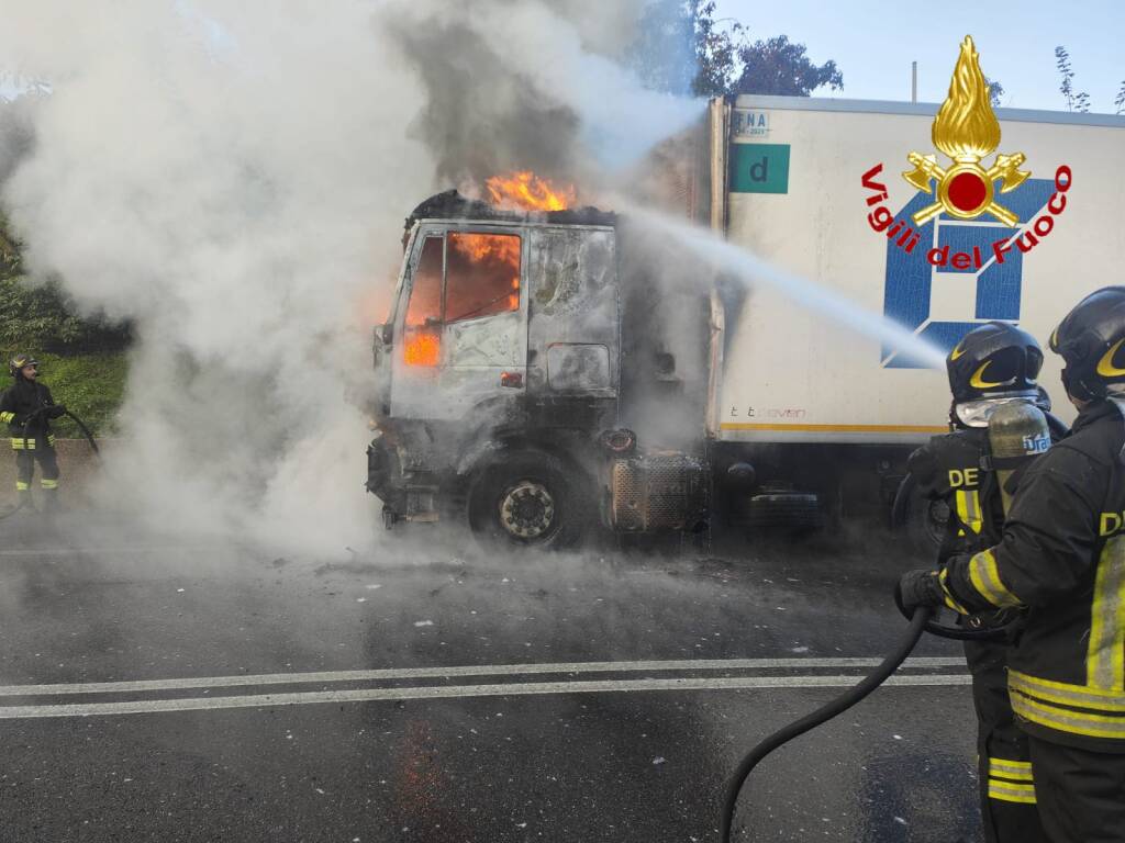 Incendio camion buguggiate